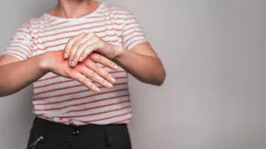 Médico especialista em tratamento para artrite